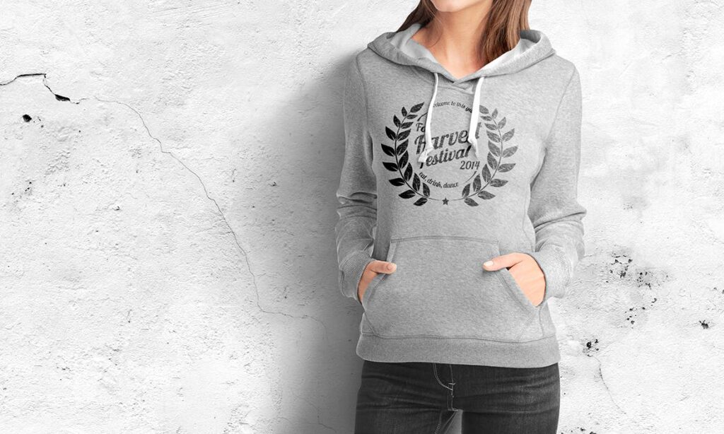 多场景女性连帽衫运动装模型洋酒效果图展示下载Woman Hoodie Mockup插图3