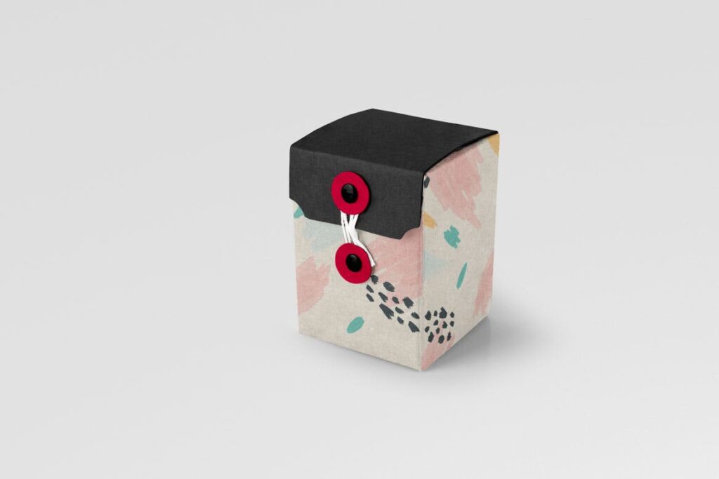 小牛皮纸盒礼品包装模型样机效果图Small Kraft Box with Buttons插图4