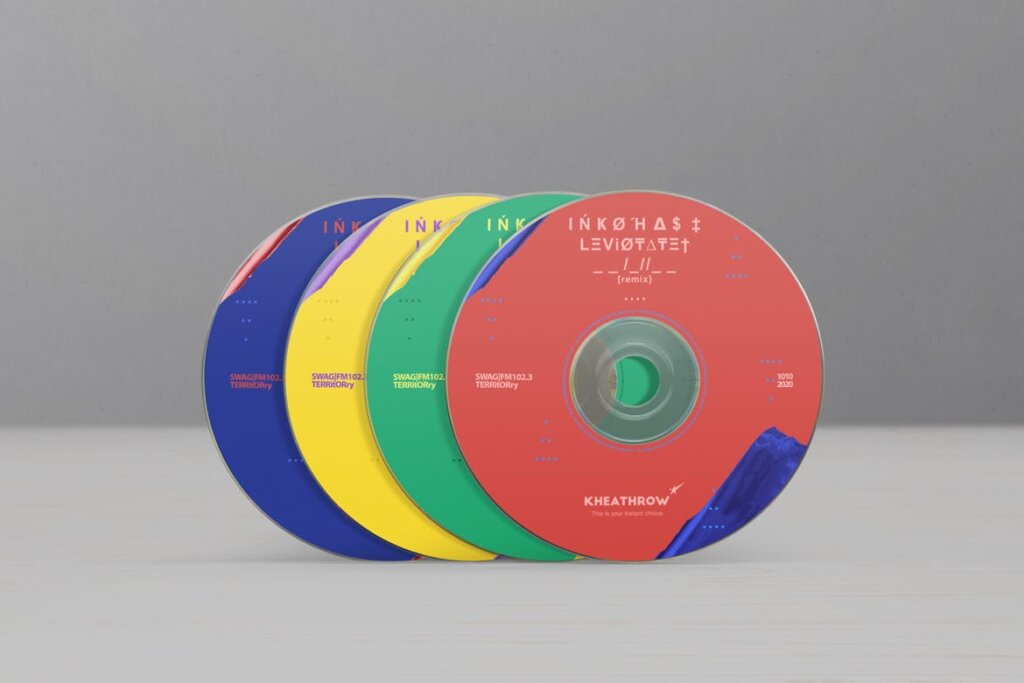 精致现代音乐唱片CD / DVDСard实物模型样机素材模型CD / DVD Сardstock Paper Sleeve Mock Ups Vol 1插图8